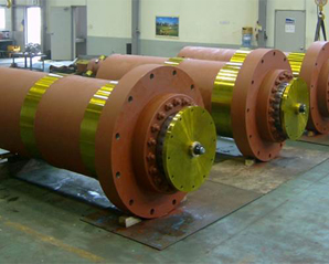 Hydraulic cylinder for industrial machinery